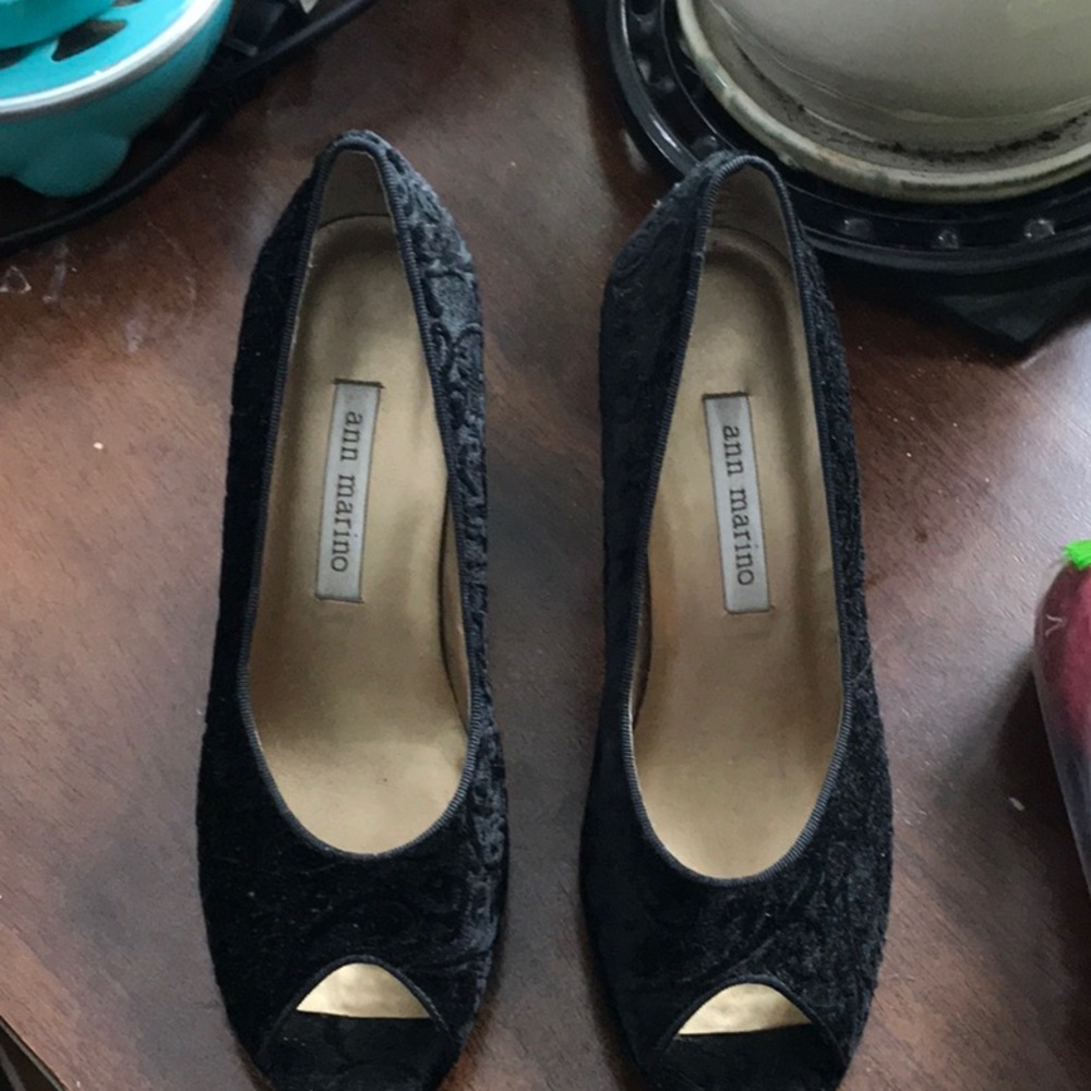 Ann Marino black velvet pumps